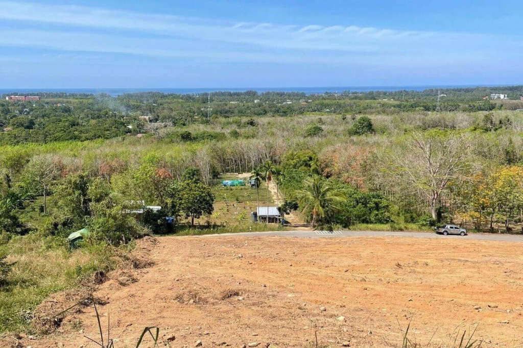 6 Rai (9,988 m²) Grundstück mit Meerblick zum Verkauf in Mai Khao, Phuket