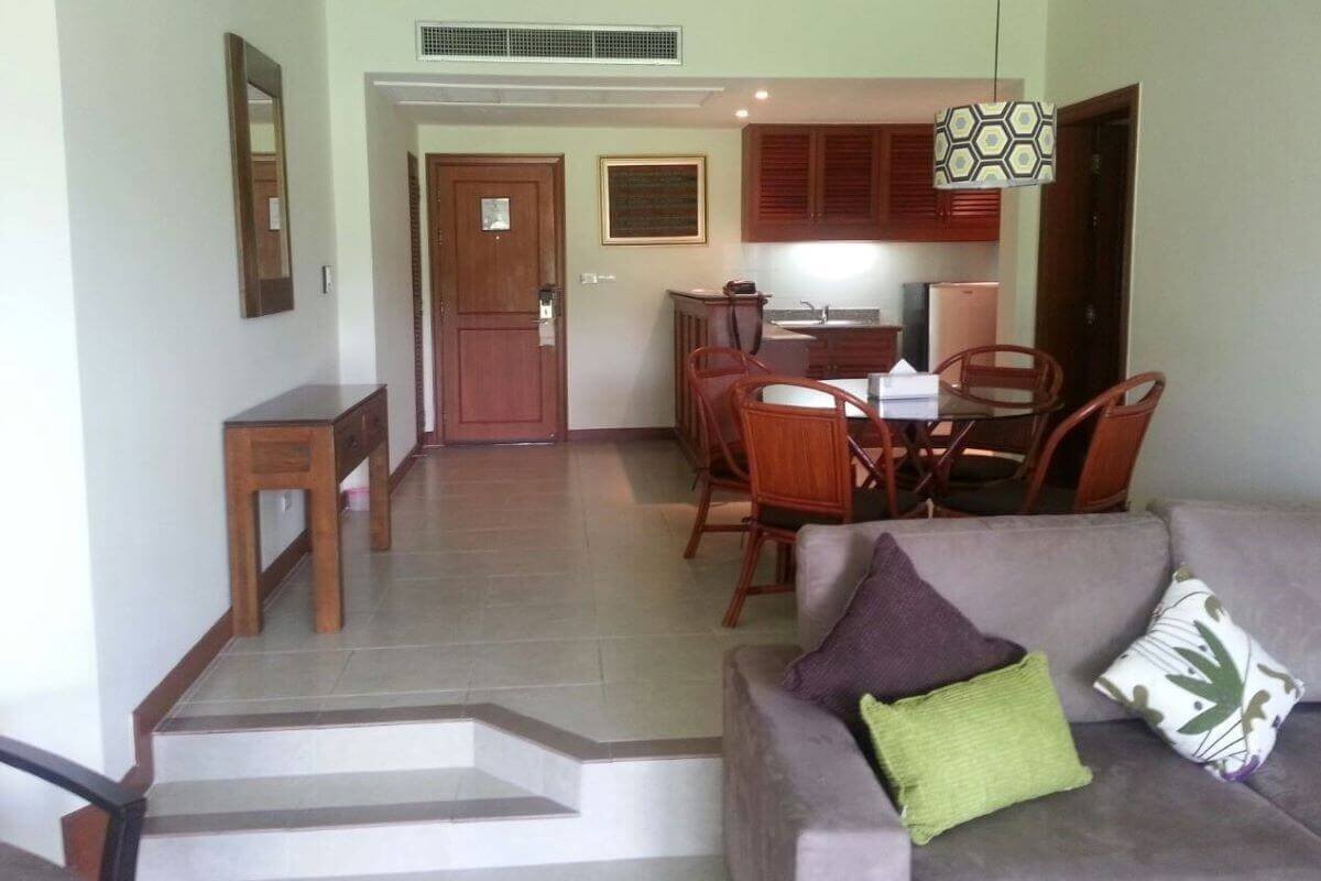 普吉岛阿拉曼达拉古纳可出售的一卧室高尔夫球场底层公寓