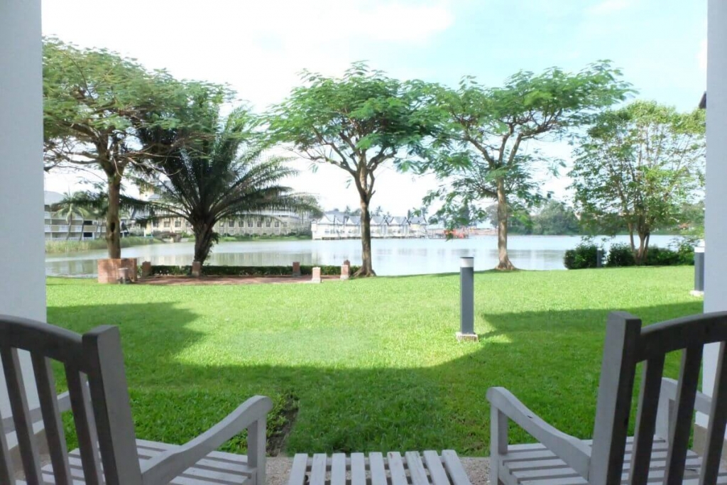 普吉岛拉古纳的一卧室泻湖景观永久业权公寓出售