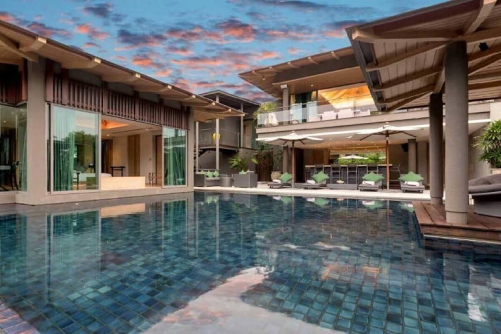 Villa di lusso con piscina e vista mare con 5 camere da letto in vendita vicino a Layan Beach, Phuket