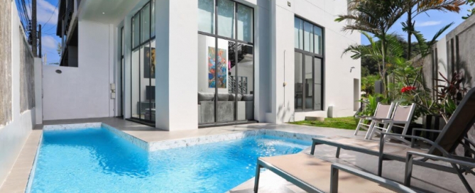 3 Schlafzimmer Meerblick Reihenhaus Pool Villa zum Verkauf 50 Meter nach Kata Noi Beach, Phuket