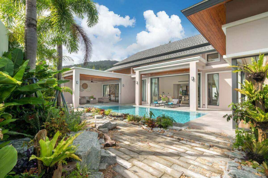 3 Bedroom Modern Pool Villa for Sale 5 Minutes to Bang Tai Beach in Cherng Talay, Phuket