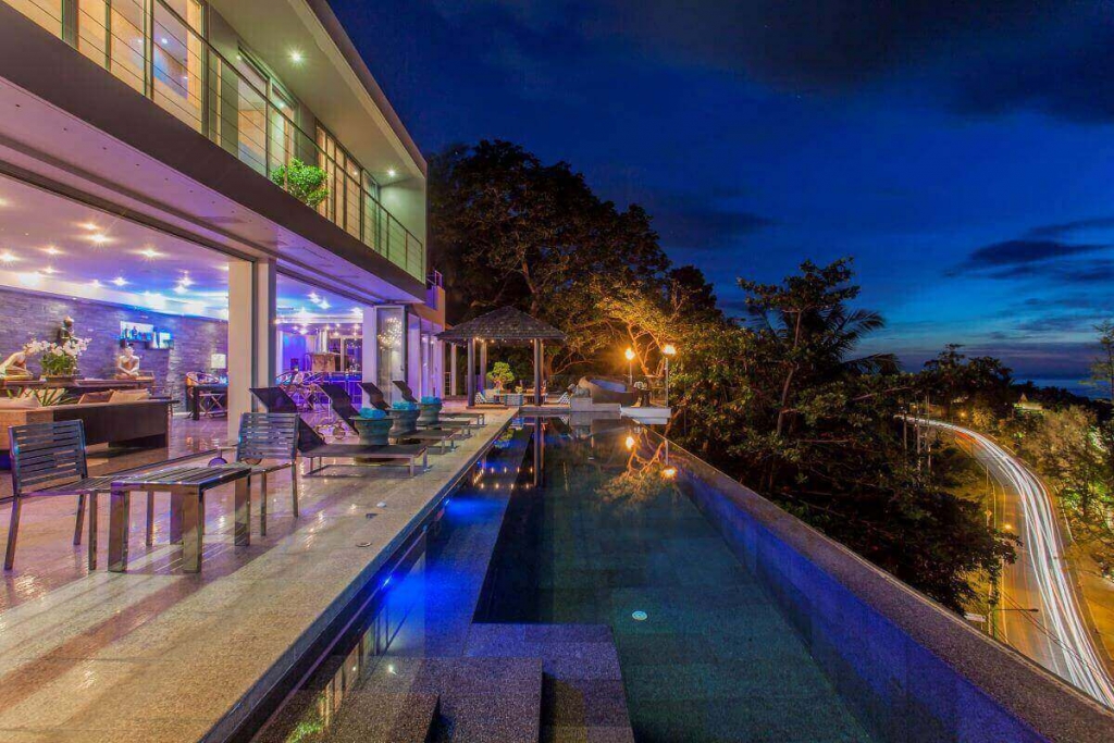 Luxus-Poolvilla mit 11 Schlafzimmern und Meerblick zum Verkauf vom Eigentümer in Surin Heights in der Nähe von Surin Beach, Phuket