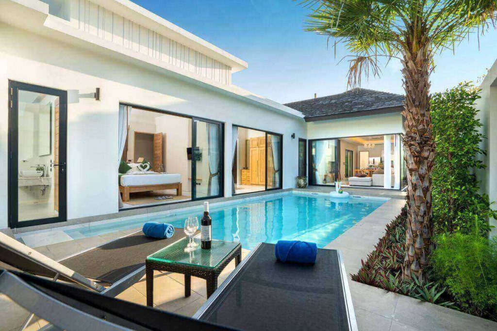 3 Schlafzimmer voll möblierte Pool Villa zum Verkauf in der Nähe von Laguna in Cherng Talay, Phuket