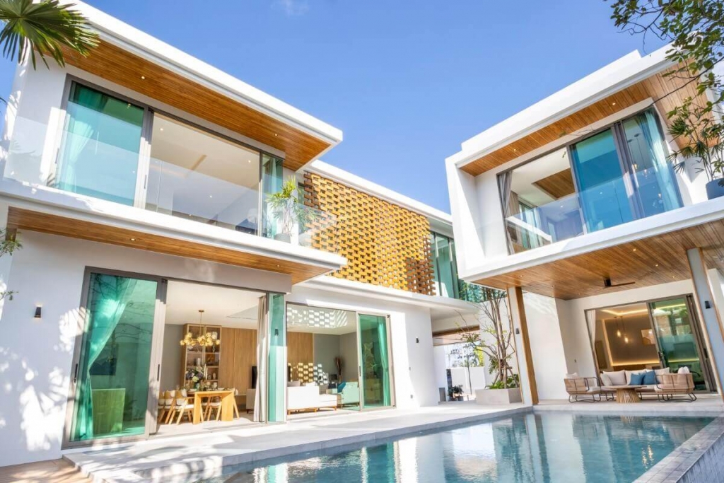 Villa con piscina a 4 piani in stile moderno-orientale con 1 + 2 camere da letto in vendita vicino a Boat Avenue a Cherng Talay, Phuket