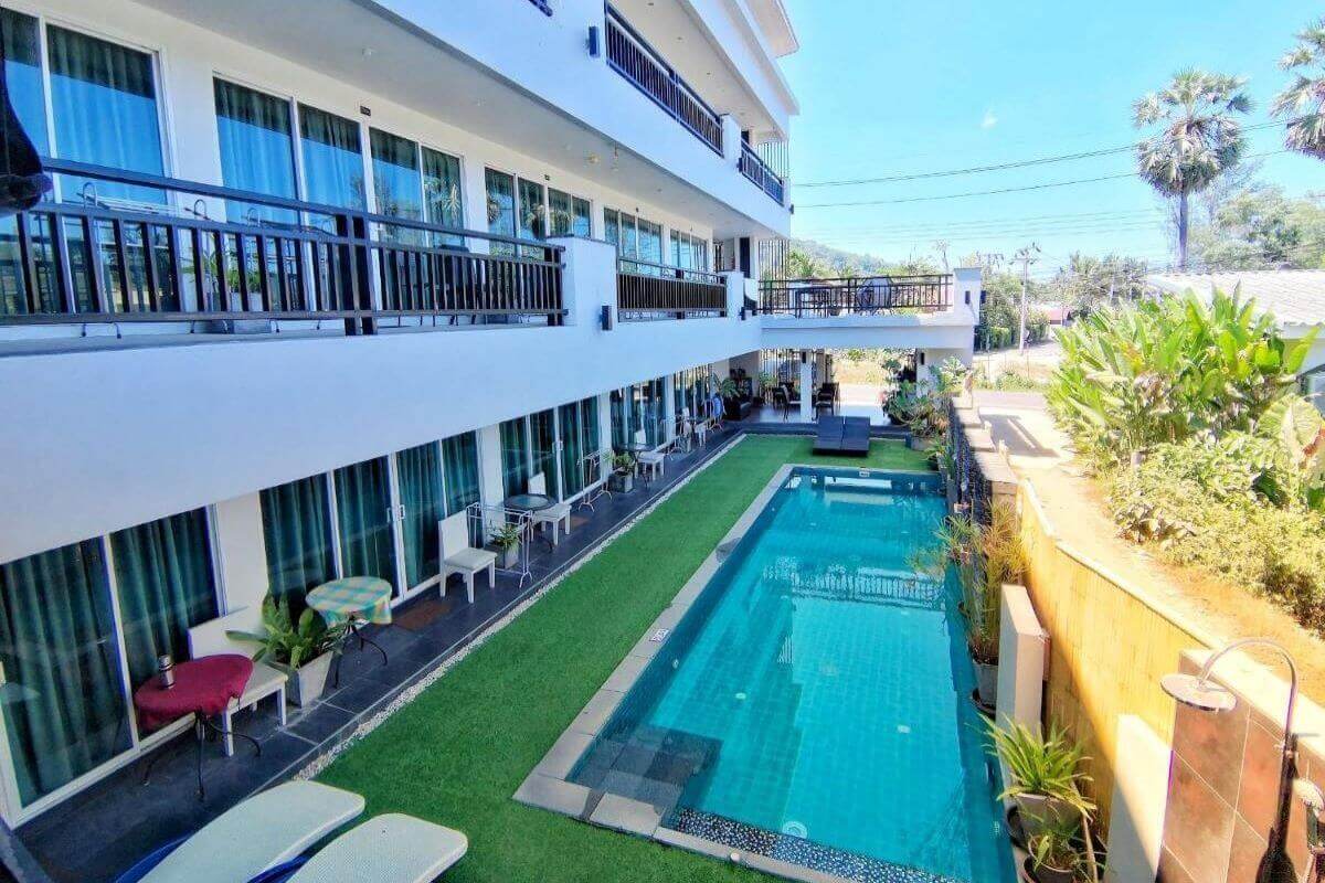 15 Zimmer / Schlüssel lizenziertes Gästehaus zum Verkauf in der Nähe des Catch Beach Club und des Bang Tao Beach, Phuket