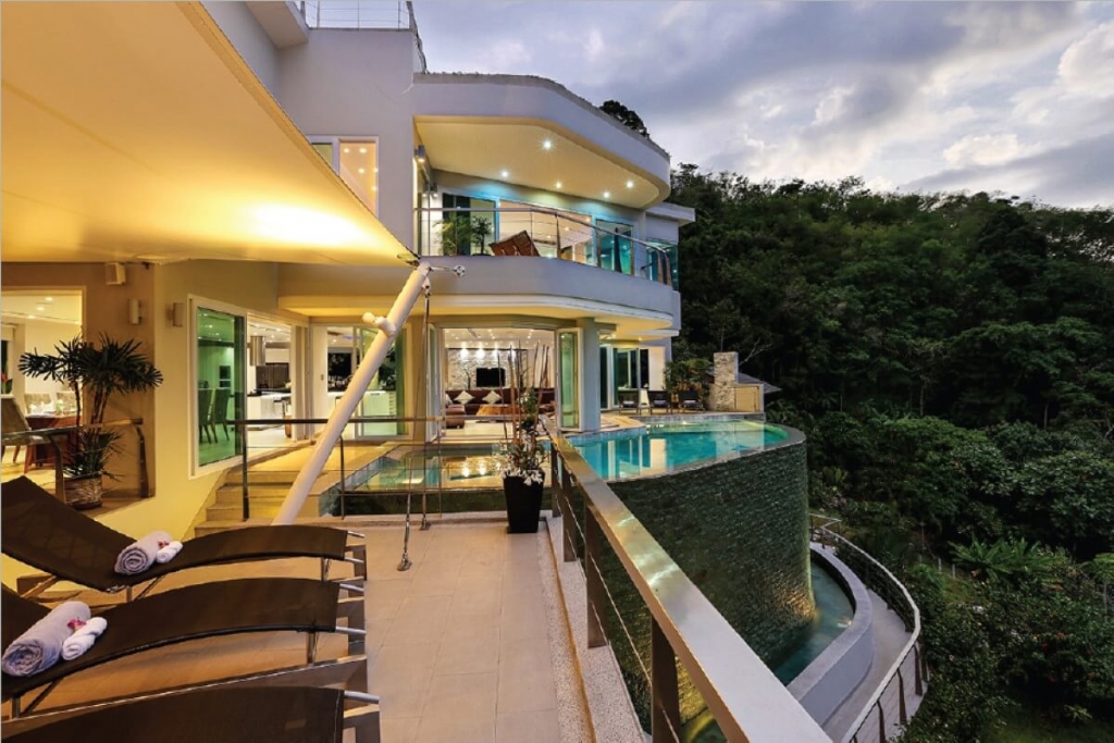 Luxus-Poolvilla mit 6 Schlafzimmern und Meerblick zu verkaufen in der Nähe des Surin Beach in Bang Tao, Phuket