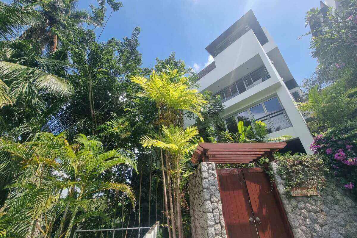 Moderne Poolvilla mit 4 Schlafzimmern und Meerblick zum Verkauf durch den Eigentümer in Surin Heights Walk to Surin Beach, Phuket