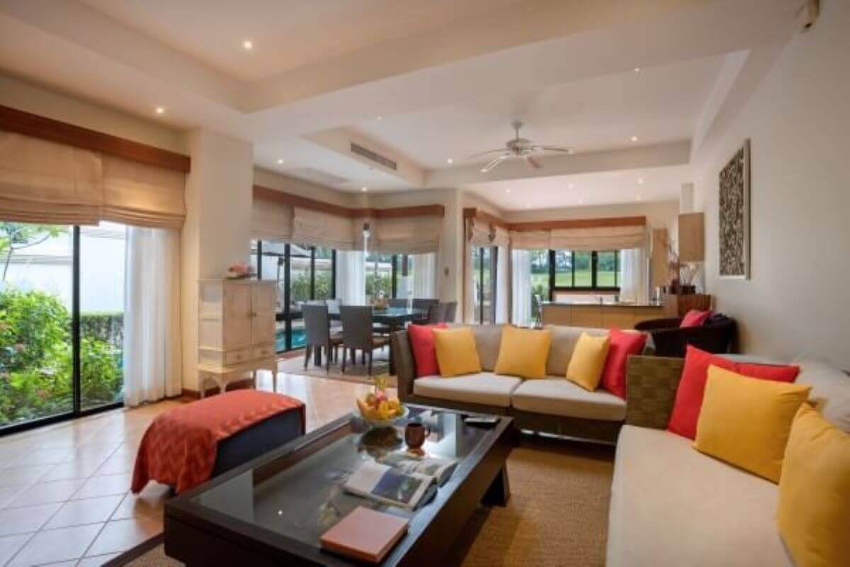 Reihenhaus-Poolvilla mit 4 Schlafzimmern und Blick auf den Golfplatz zum Verkauf bei Laguna Fairways in Phuket