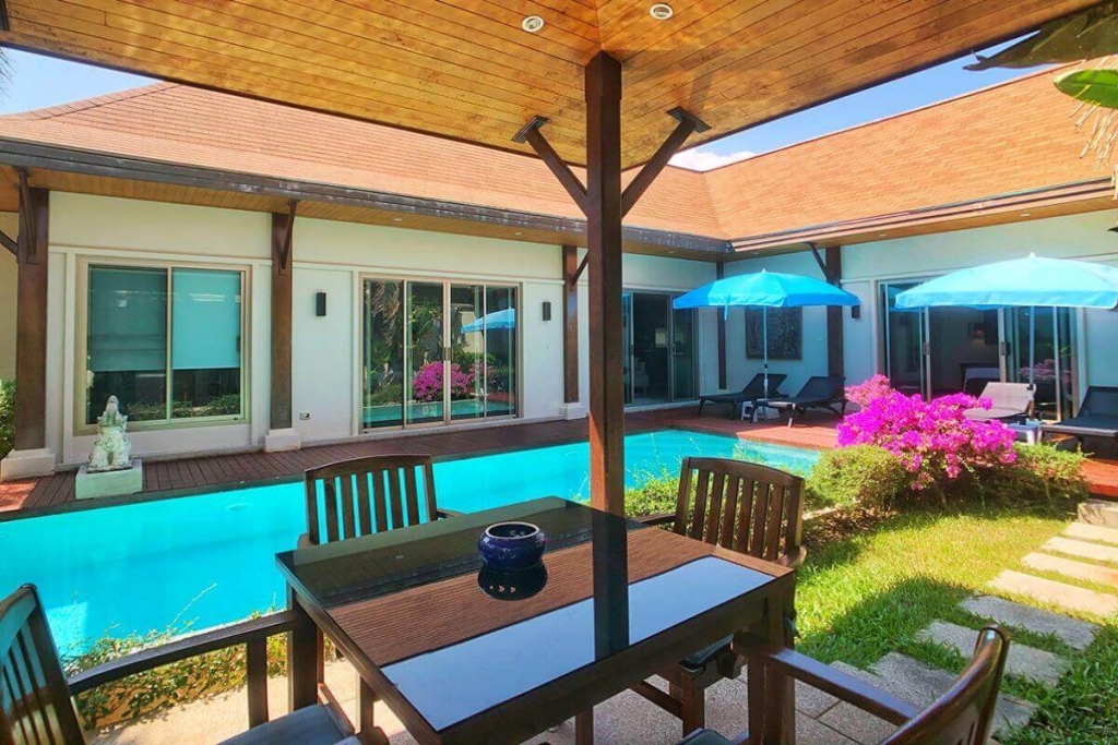 普吉岛拉威奈汉湖附近待售两卧室泰式巴厘岛风格咸水泳池别墅