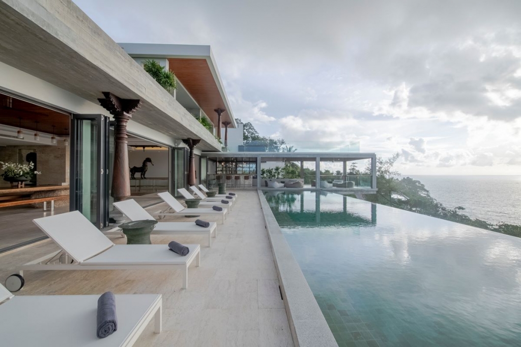 Luxuriöse Super-Pool-Villa mit 11 Schlafzimmern und Meerblick zum Verkauf in Surin Heights Walk to Surin Beach Phuket