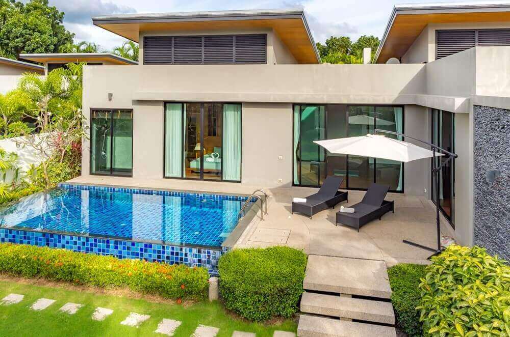 Moderne Zen-Poolvilla mit 3 Schlafzimmern zum Verkauf in Baan-Bua in der Nähe von Nai Harn Beach, Phuket