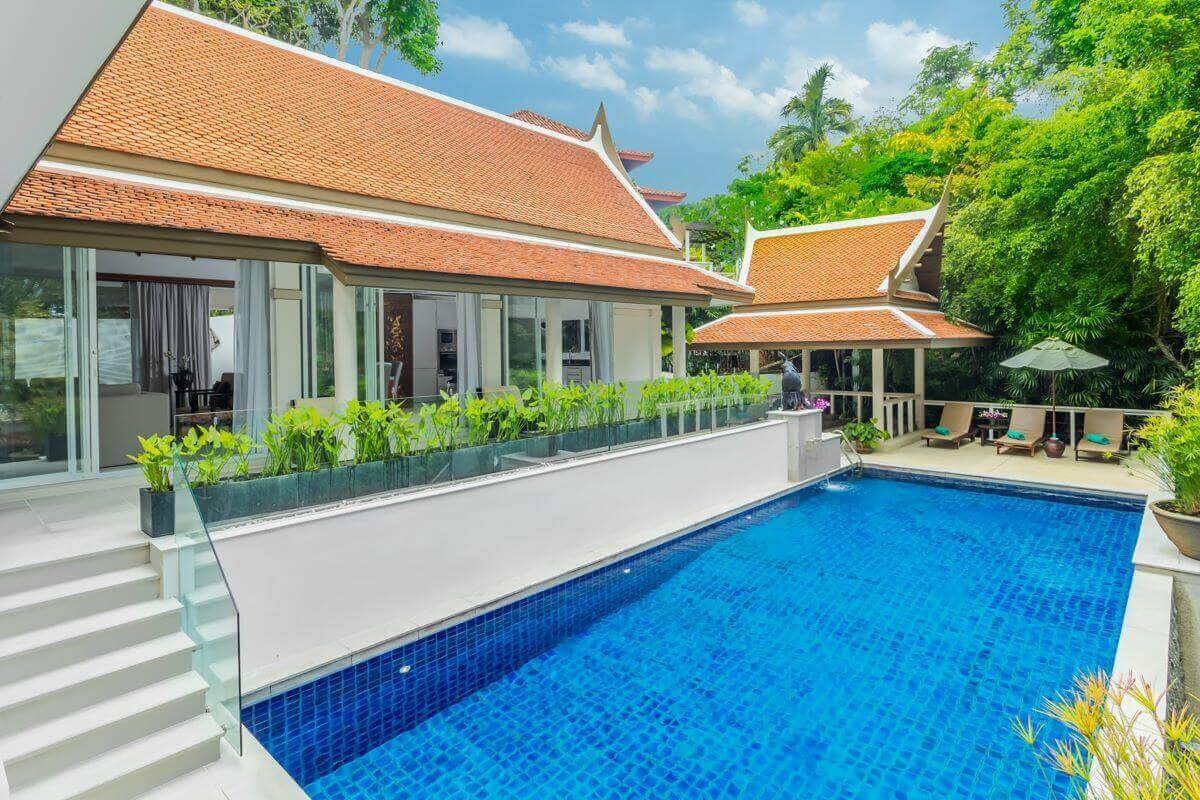 Luxuriöse Poolvilla mit 4 Schlafzimmern zum Verkauf in Katamanda, zu Fuß zum Kata Beach, Phuket