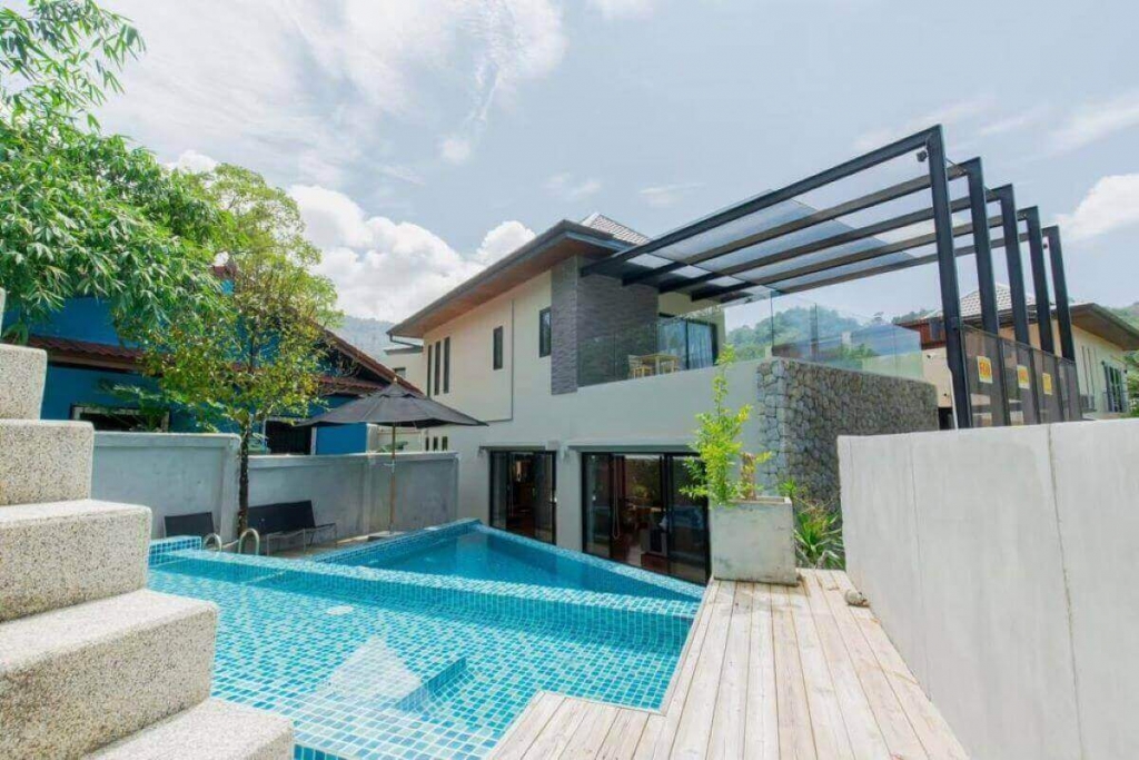 Rustikale, elegante Poolvilla mit 3 Schlafzimmern und separatem Büroraum zum Verkauf, 6 Minuten von Kamala Beach, Phuket