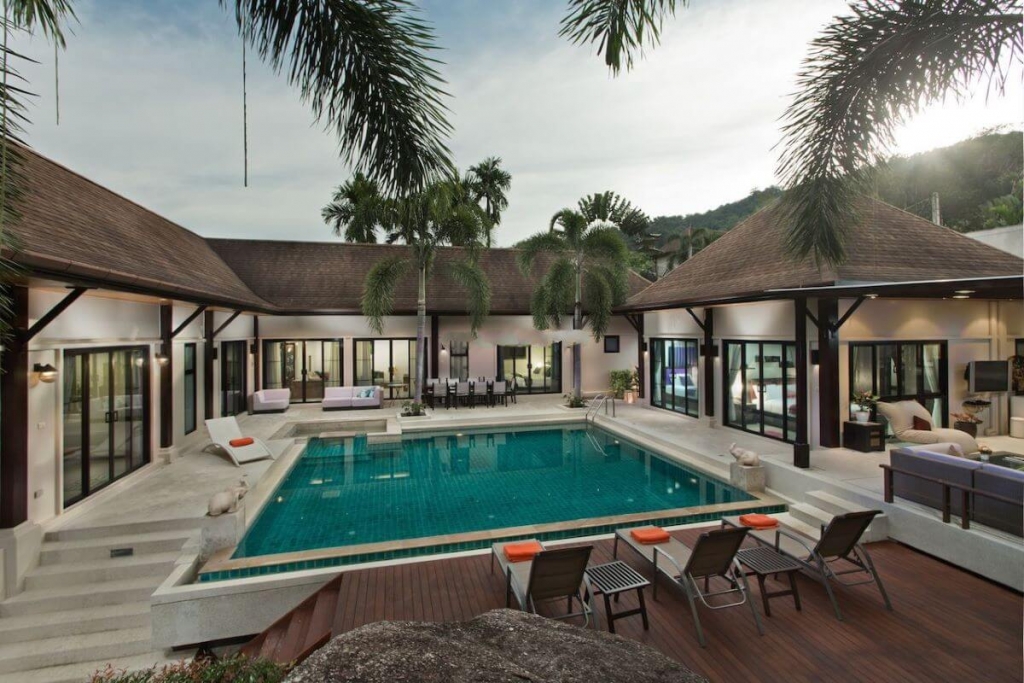 Poolvilla im Ferienstil mit 8 Schlafzimmern zum Verkauf in der Nähe von Nai Harn Beach, Phuket
