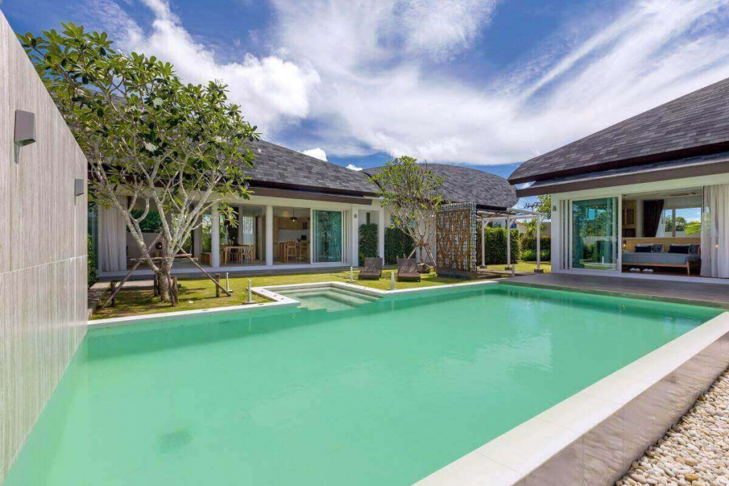 Brandneue, bezugsfertige Poolvilla mit 3 Schlafzimmern zum Verkauf in der Nähe von Laguna in Thalang, Phuket