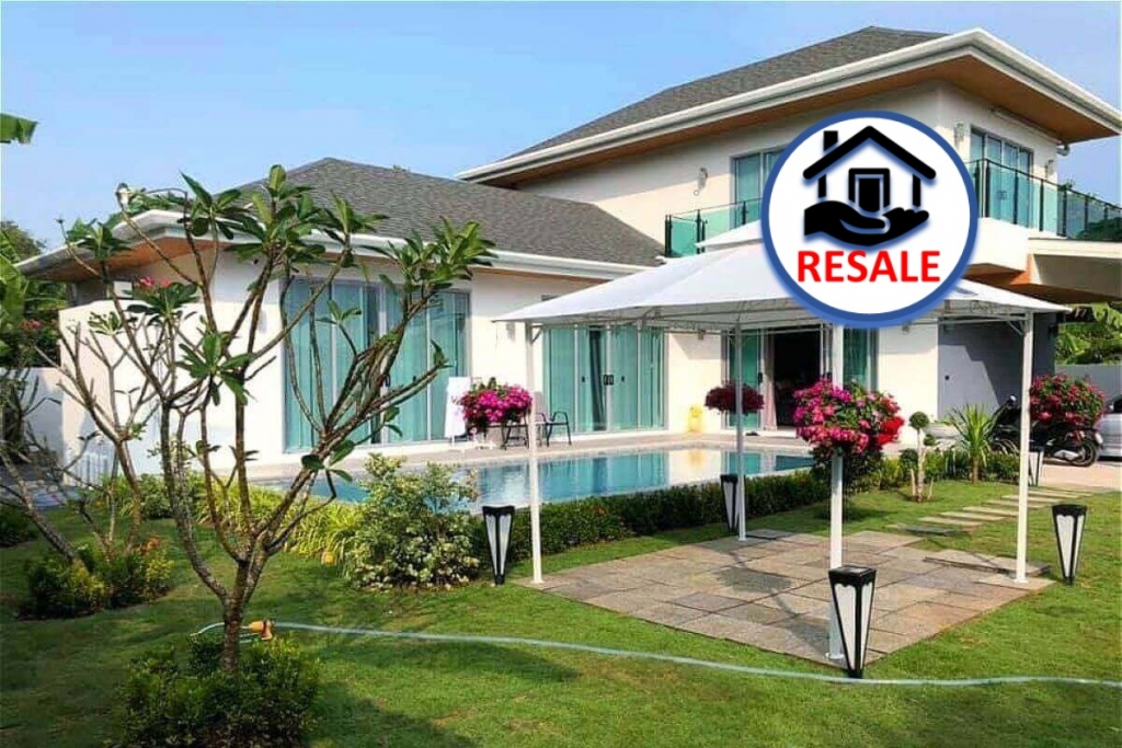 Eigenständige Familien-Poolvilla mit 3 Schlafzimmern zum Verkauf durch den Eigentümer in der Nähe der International School of Phuket in Rawai