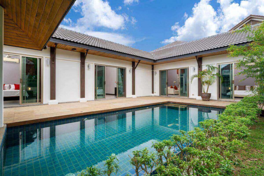 Eigenständige Poolvilla mit 4 Schlafzimmern zum Verkauf durch den Eigentümer in Soi Naya in der Nähe von Nai Harn Beach, Phuket