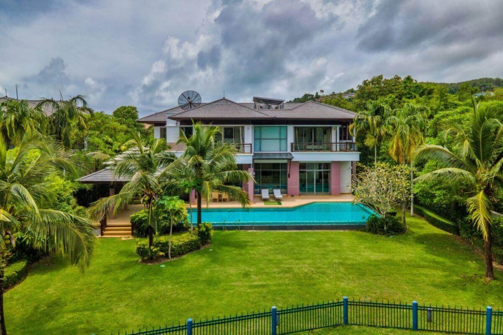 Poolvilla mit 5 Schlafzimmern und Seeblick auf großem Grundstück zum Verkauf in den Angsana Residences in Laguna, Phuket