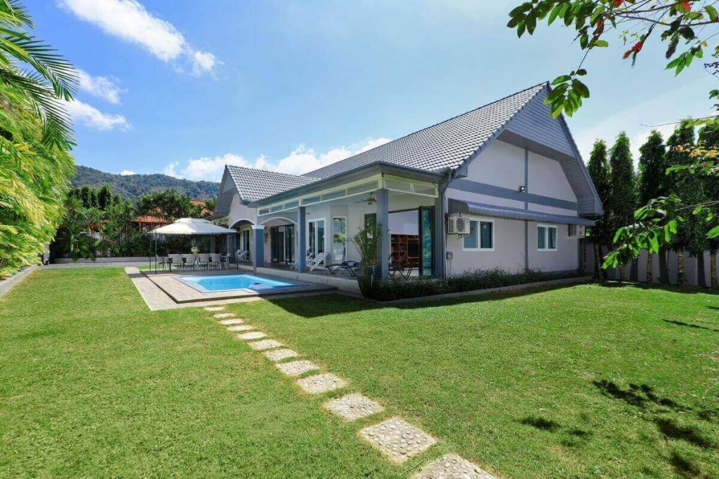 Poolvilla mit 5 Schlafzimmern auf großem Grundstück vom Eigentümer zu verkaufen 5 Minuten von Kamala Beach, Phuket