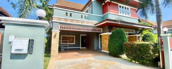 3 Bedroom Modern Thai-Style Pool Villa for Sale 8 Minutes to Nai Harn Beach in Rawai, Phuket