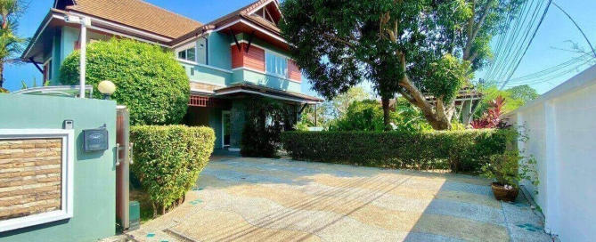 3 Bedroom Modern Thai-Style Pool Villa for Sale 4km to Nai Harn Beach in Rawai, Phuket