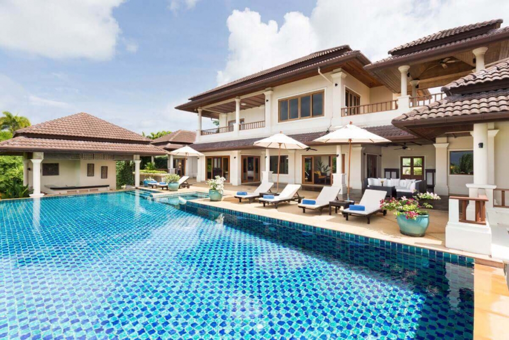 6-Schlafzimmer-Panoramablick-Poolvilla mit großem Grundstück zum Verkauf in Lakewood Hills in der Nähe von Layan Beach, Phuket