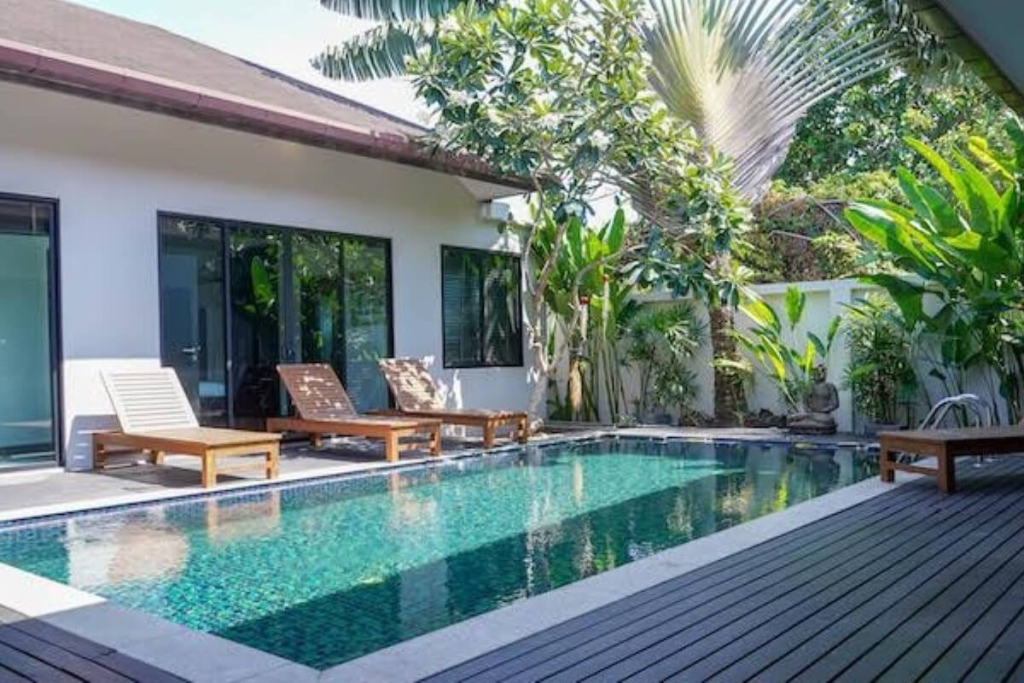 Poolvilla mit 3 Schlafzimmern auf großem Grundstück von 669 m² zum Verkauf, 7 Minuten von Laguna in Cherng Talay, Phuket