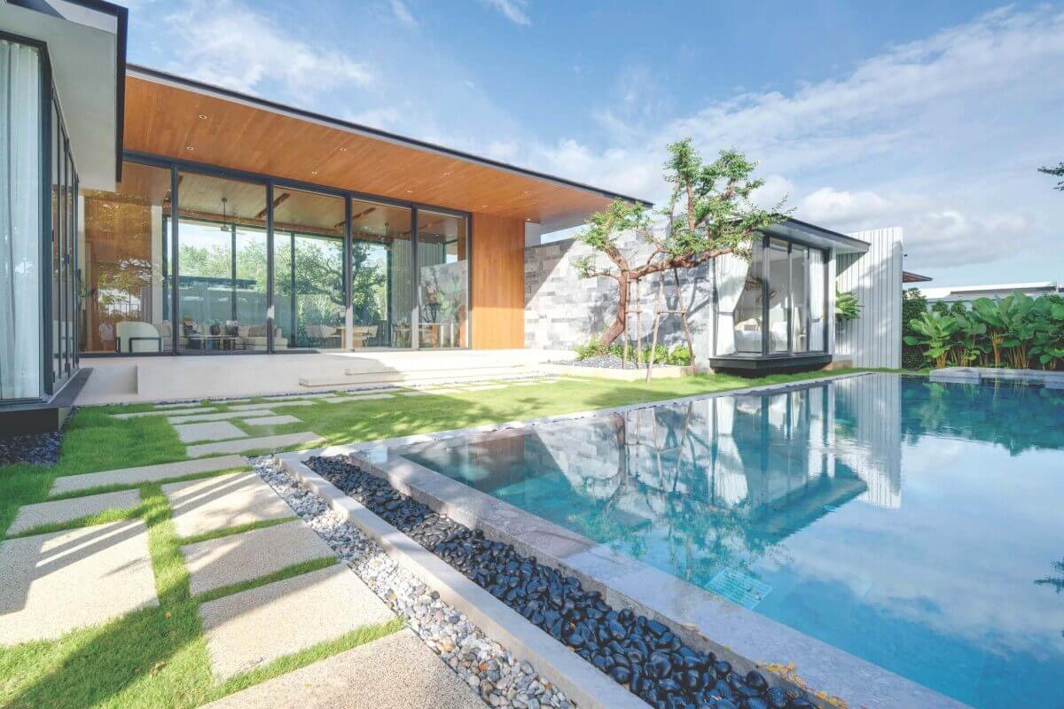 Villa con piscina con 4 camere da letto in vendita nel cuore di Cherng Talay, a 12 minuti da UWC, Phuket