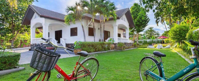 5 Bedroom Colonial Style Pool Villa on Large Plot of 980 sqm for Sale by Owner near Palai Beach in Chalong, Phuket