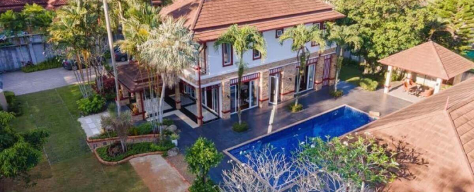 Poolvilla mit 5 Schlafzimmern auf großem 1,700 m² großem Grundstück vom Eigentümer in der Nähe von Blue Tree in Cherng Talay, Phuket, zu verkaufen