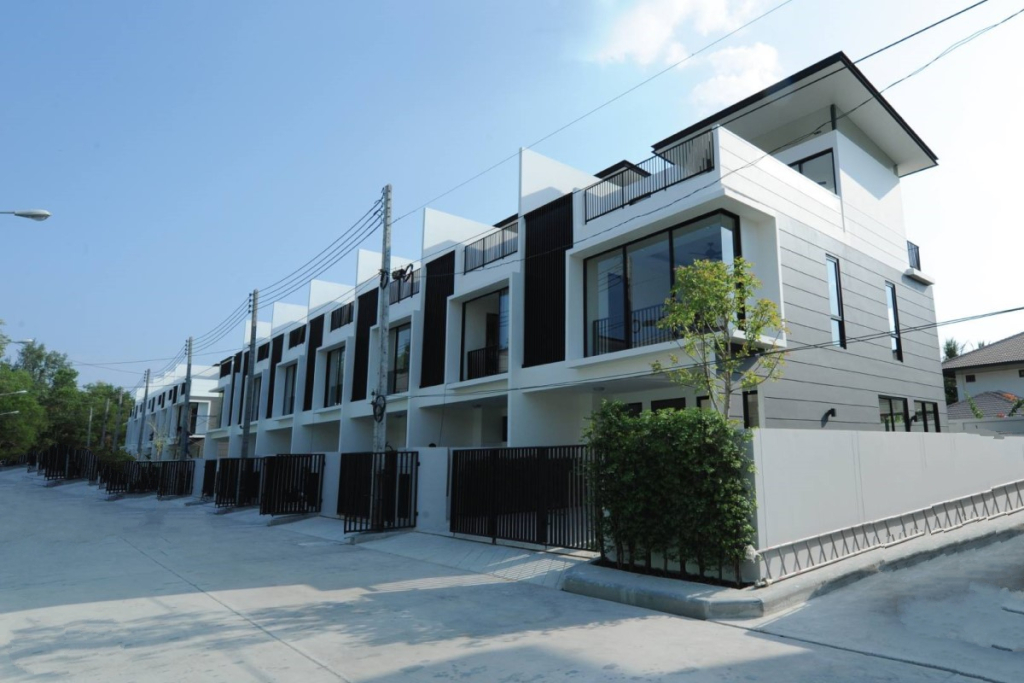 Eckgrundstück mit 3 Schlafzimmern zum Verkauf durch den Eigentümer in der Nähe von Bang Tao Beach im Laguna Park, Phuket