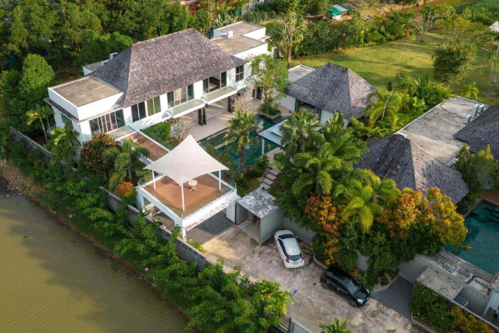Poolvilla mit 5 Schlafzimmern auf großem Grundstück von 1,700 m² vom Eigentümer in Cherng Talay, Phuket, zu verkaufen