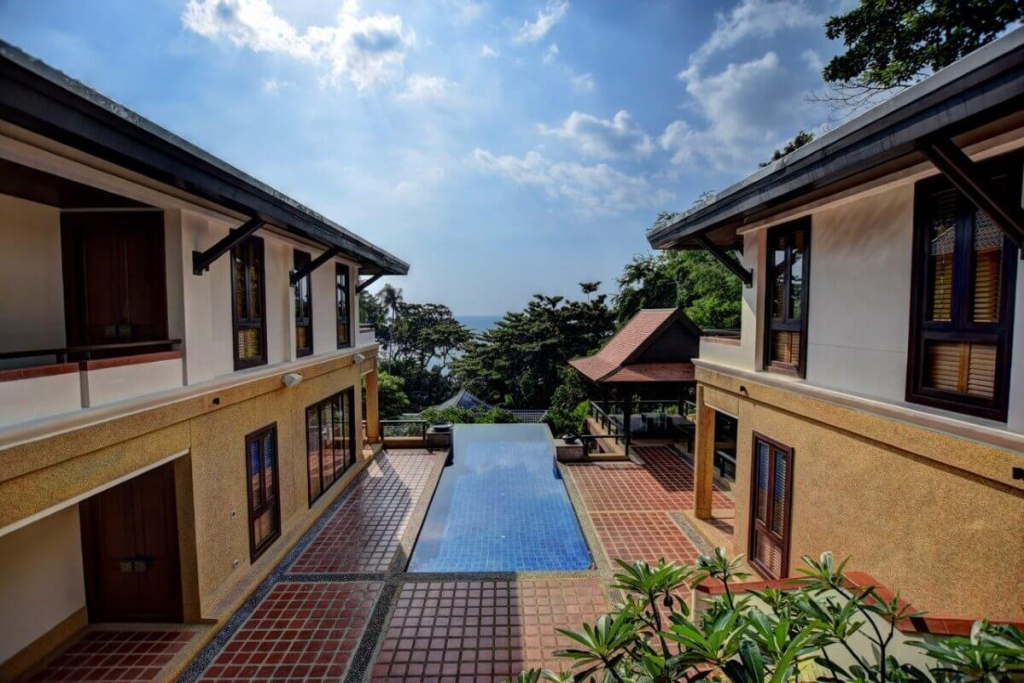 Poolvilla mit 4-5 Schlafzimmern und Meerblick und Zugang zu den Einrichtungen des Resorts vom Eigentümer zu verkaufen. Zu Fuß zum Kata Beach, Phuket