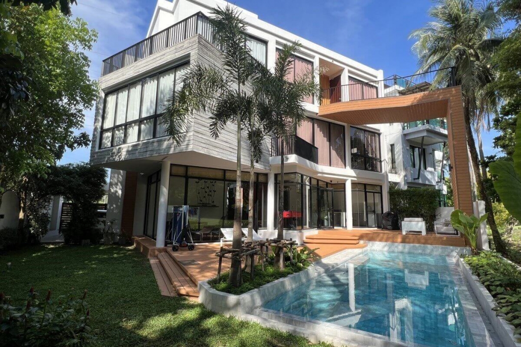 Poolvilla mit 4 Schlafzimmern am Fairway des Phuket Country Club zum Verkauf durch den Eigentümer in Kathu, Phuket