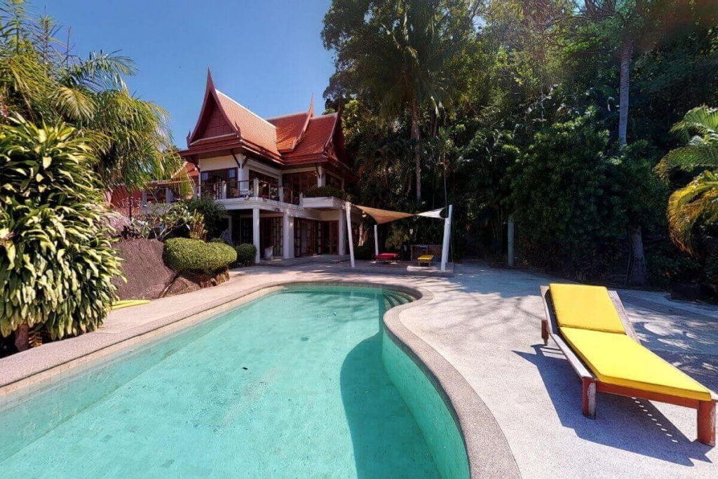 普吉岛卡马拉海滩附近出售的 4+1 卧室海景泰式现代泳池别墅