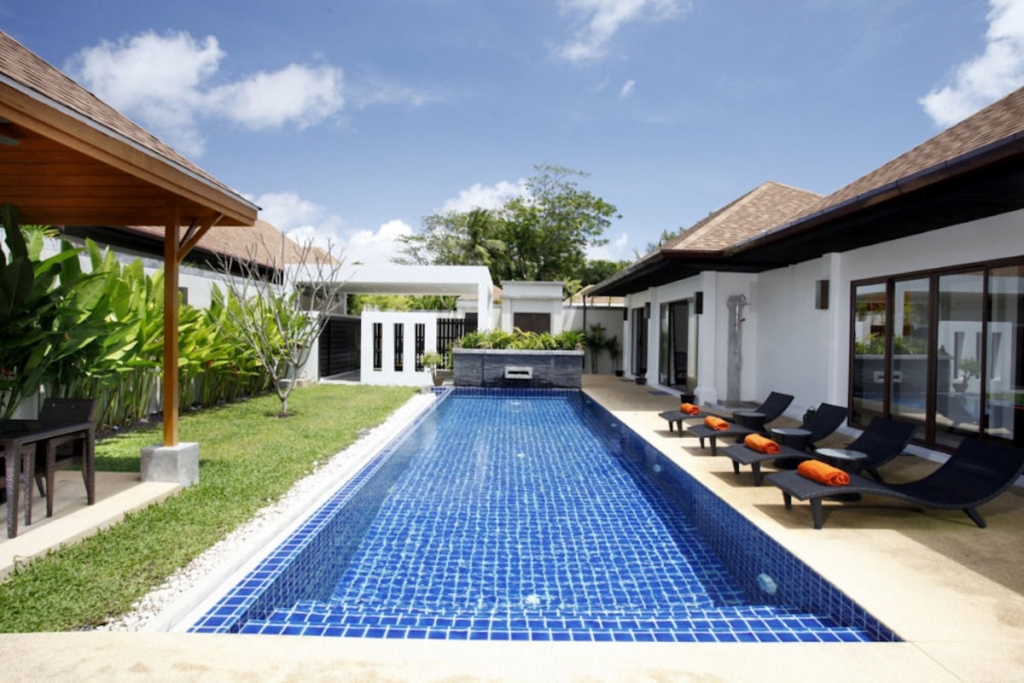 Klassische thailändisch-balinesische Poolvilla mit 4 Schlafzimmern zum Verkauf in der Nähe des Stay Resort & Fresca in Rawai, Phuket
