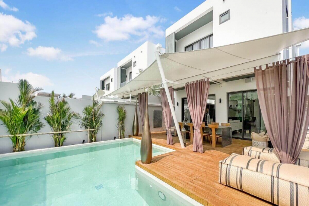 4 Bedroom Modern Family Pool Villas for Sale 8 Minutes to Nai Harn Beach in Rawai, Phuket