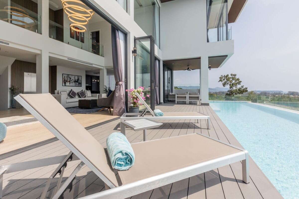 普吉岛拉扬海滩附近出售 6 卧室海景现代豪华热带泳池别墅