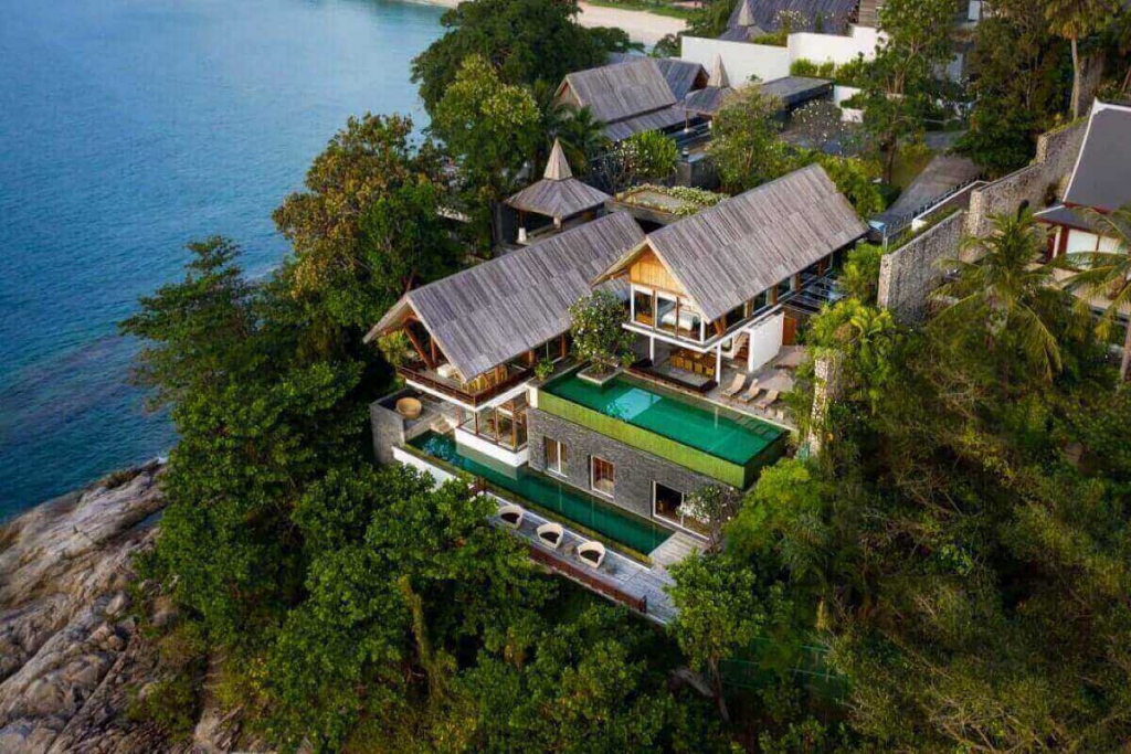 Luxuriöse Poolvilla mit 5 Schlafzimmern und Meerblick am Meer zum Verkauf in der Nähe von Surin Beach, Phuket