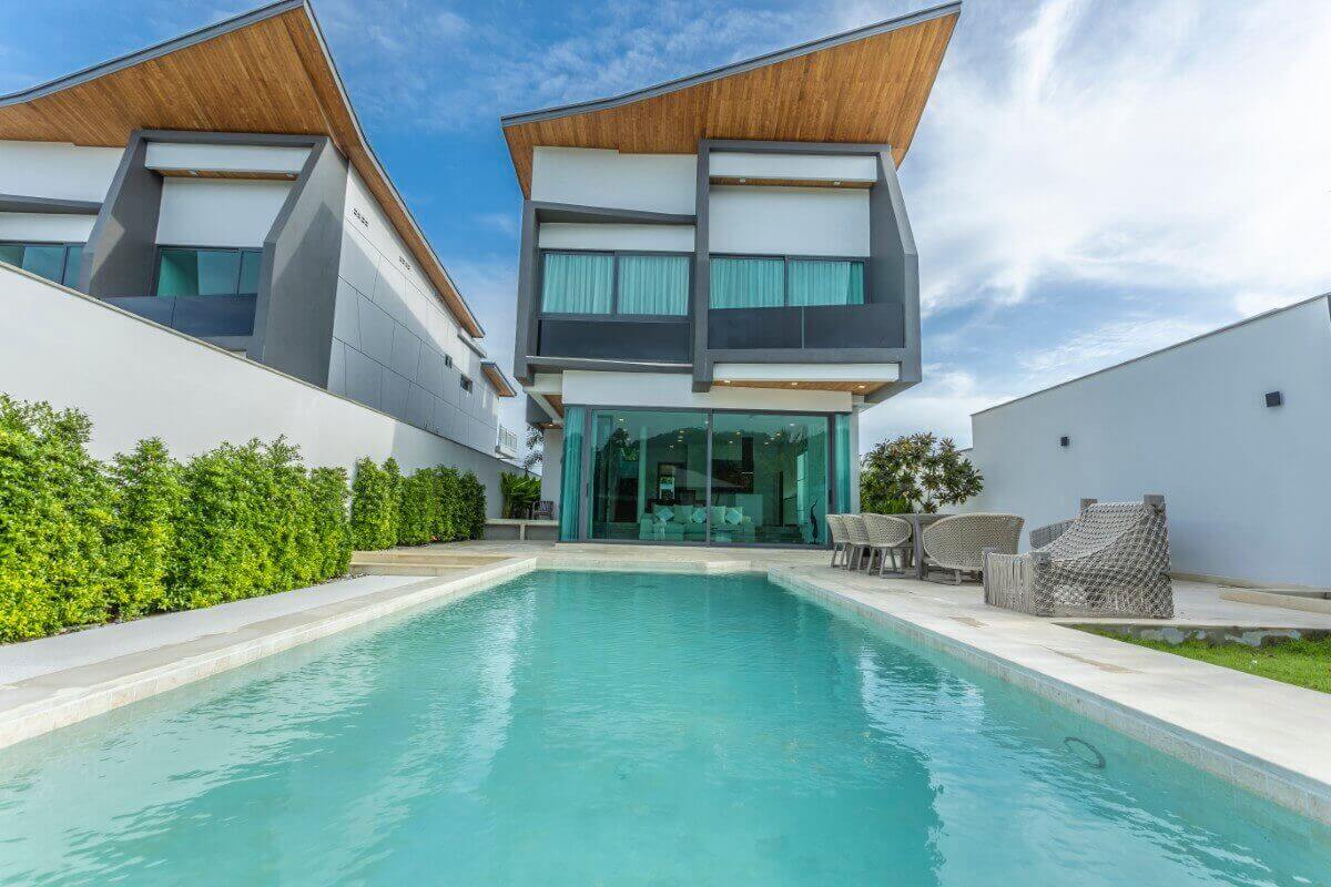 3–4 bedroom pool villa with large pool in Rawai, Phuket exterior view with large pool PSV-RAW-1099