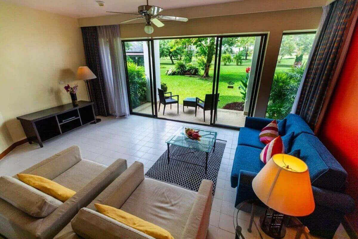 Condo de 2 chambres au rez-de-chaussée avec vue sur le parcours de golf à vendre à Allamanda à Laguna, Phuket