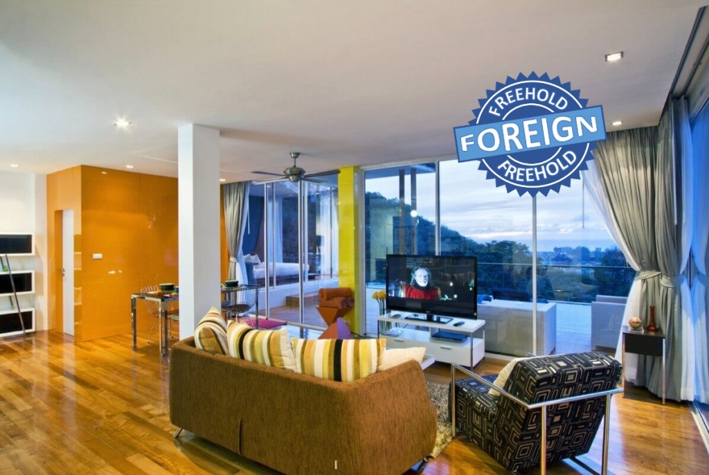 普吉岛卡马拉海滩附近出售 2 卧室海景外国永久业权顶层公寓