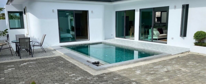 Gerade fertiggestellte Poolvilla mit 3 Schlafzimmern zum Verkauf durch den Eigentümer an der Saiyuan Road in Rawai, Phuket