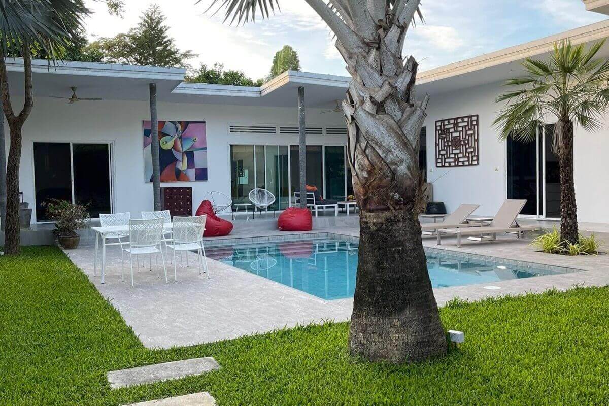 4 Bedroom Modern Tropical Pool Villa for Sale in Soi Saiyuan in Rawai, Phuket