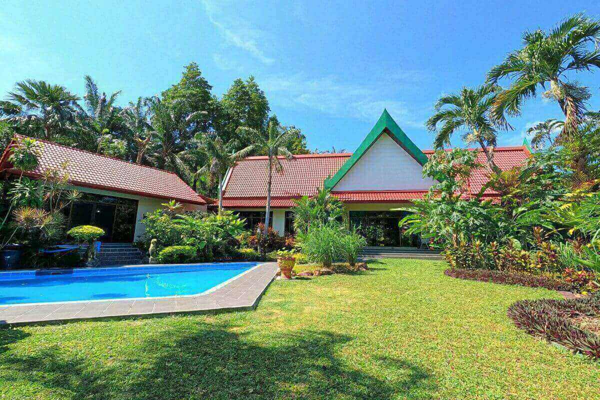 4 Bedroom Pool Villa on Large 2,000 Sqm Plot for Sale in the Foothills of the Big Buddha in Chalong, Phuket