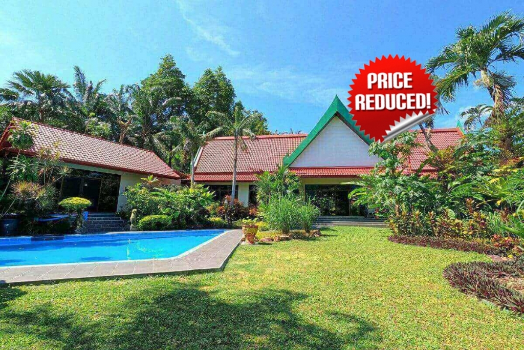 Villa de 4 chambres avec piscine sur un grand terrain de 2,000 XNUMX m² à vendre au pied du Grand Bouddha à Chalong, Phuket