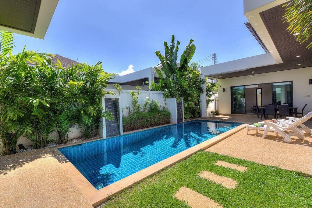 Poolvilla mit 3 Schlafzimmern zum Verkauf, 5 Minuten von der International School of Phuket in Rawai entfernt