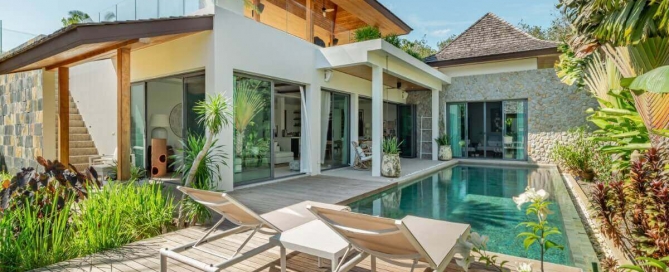 普吉岛 Cherng Talay 出售 4 平方米大地块带太阳能电池板的 800 卧室热带泳池别墅