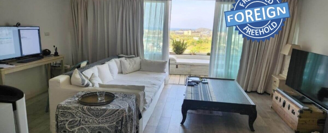 普吉岛卡塔海滩附近业主出售的一卧室海景和山景外国永久业权公寓